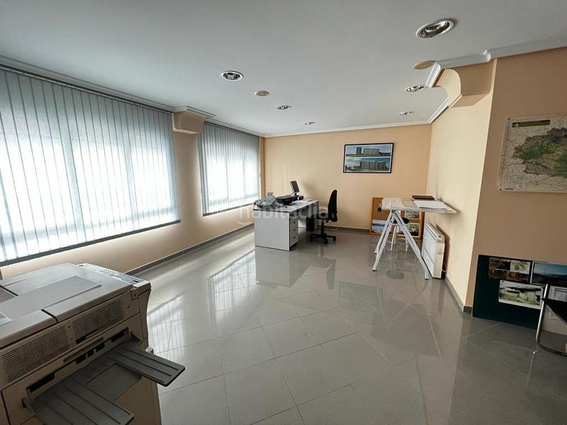 Foto f4c52f96-71a8-4619-ab37-d0b9561dd6ce. Local commercial dans calle de san juan apóstol 14 dans Ponferrada