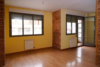 Pis en Calle rosalia castro 6. Magn�fica vivienda en zona barrio de los judios avenida america