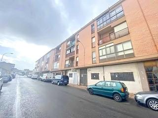 Appartement à Calle santa elena jam 2. Piso con  garaje en la bañeza