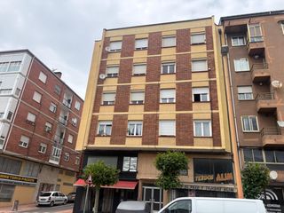 Apartment in Avenida de portugal 60. Apartamento para reformar en flores del sil