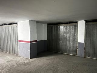 Aparcament cotxe  Avenida de portugal. Plaza de garaje cerrada