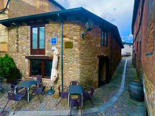 Édifice  Calle puentecillo. Hostal en villafranca  pleno camino de santiago