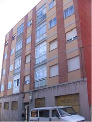 Appartement  Calle de fernando gmez regueral. Piso para reformar en zona armunia