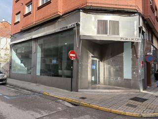 Location Local commercial à Isidro rueda 9. Local centrico
