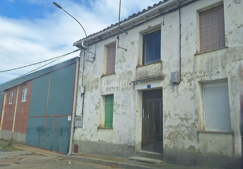 Foto a32b47d9-66ba-4b79-bc3b-0b44f21d1d57. Casa amb aparcament a Cubillas de Rueda