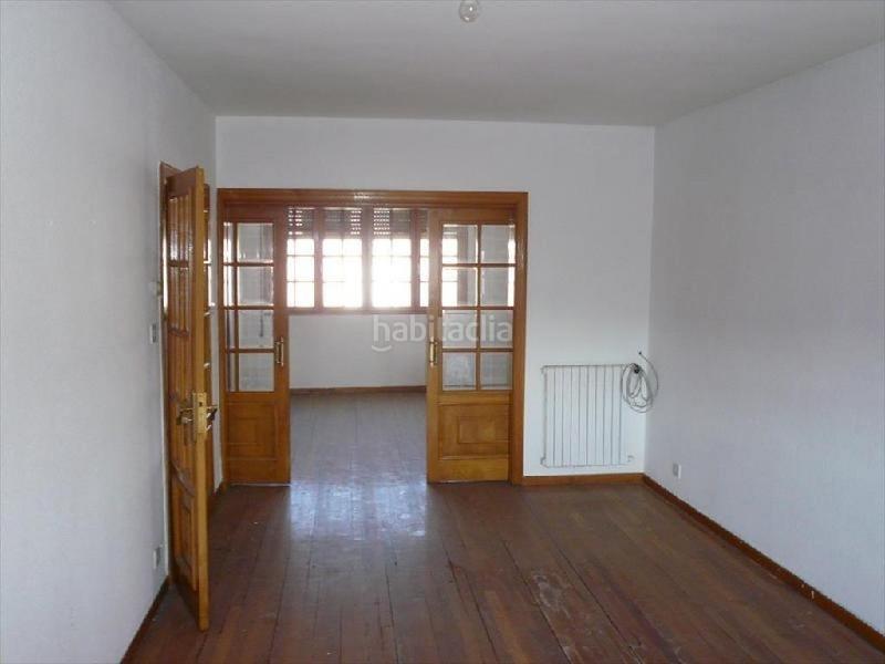 Foto f01bf932-a64d-495b-b7f7-56b8f023165a. Piso vivienda para reformar en Cacabelos