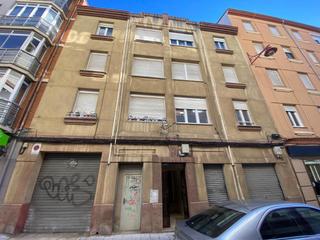 Appartement  Calle florez de lemos. Piso en zona san claudio leon