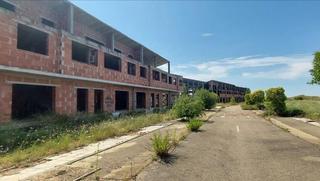 Édifice  Urbanizacion campo de tiro. Obra parada en campo de tiro  valdefresno