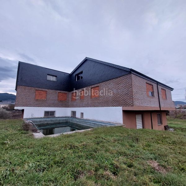 Foto 468ba93c-ea0b-4df3-9d66-fa187ecd2d54. Xalet amb aparcament piscina a Área Rural Sur Ponferrada