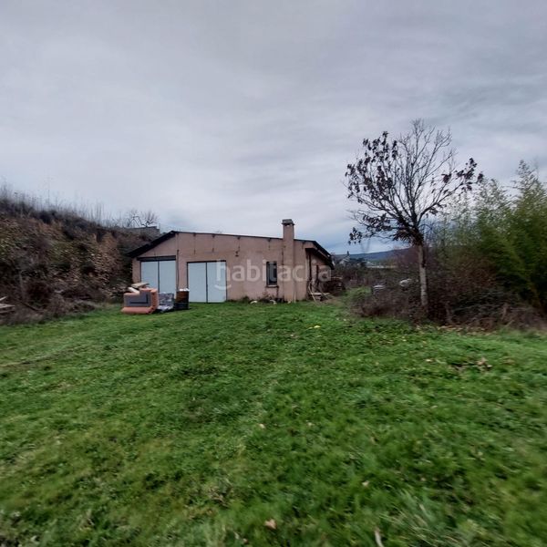 Foto bf90a19f-d251-40c7-8f6b-5a2886640024. Xalet amb aparcament piscina a Área Rural Sur Ponferrada