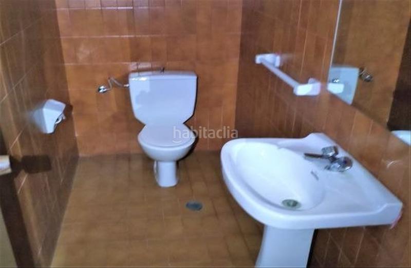 Foto 0a70c7b9-1ffa-40a2-96c5-c737e2e24bee. Local comercial  en el centro en Bembibre