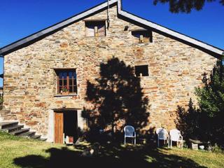 Masia en Villafranca del Bierzo. Espectacular casa en paradia