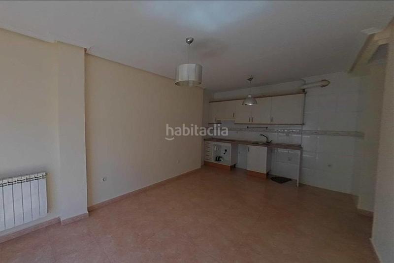 Foto 9a320eb7-b6cc-4666-883a-8e2adff07dc9. Pis amb calefacció aparcament a Bembibre