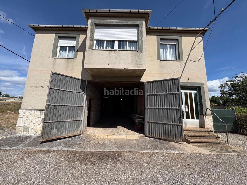 Foto 0aa49d13-3081-4621-880c-4cc083f3d497. Casa amb calefacció aparcament a Compostilla - Columbrianos Ponferrada