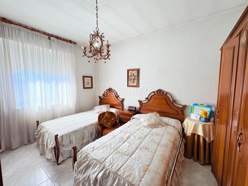 Foto 0c1f5979-ff00-4850-ad57-a62076837673. Casa amb calefacció aparcament a Compostilla - Columbrianos Ponferrada