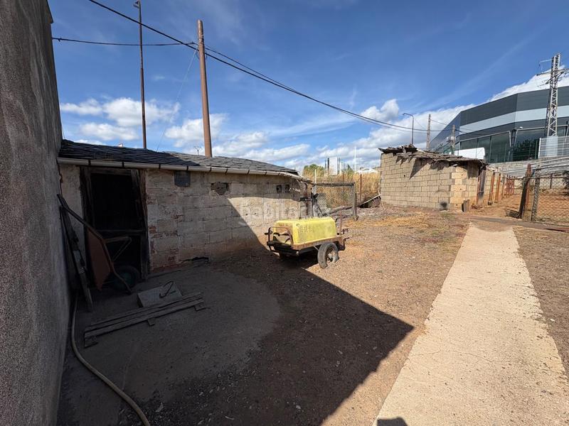 Foto a29071a3-28fe-4dd6-8135-24c17ef7b191. Casa amb calefacció aparcament a Compostilla - Columbrianos Ponferrada