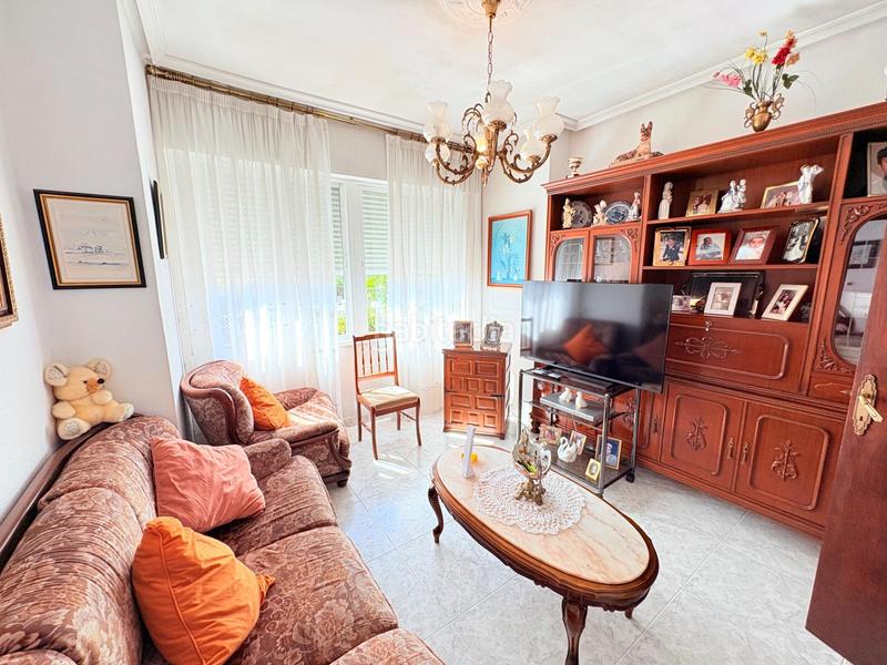 Foto c97aa28c-7bbc-4665-91a1-77093b9ad56f. Casa amb calefacció aparcament a Compostilla - Columbrianos Ponferrada