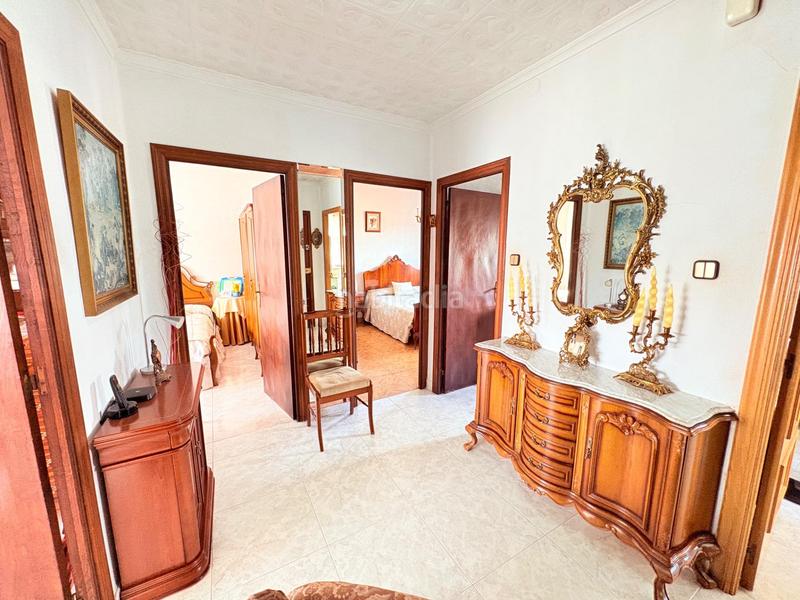 Foto f5c1defe-2465-49d1-b9fb-45fe329820eb. Casa amb calefacció aparcament a Compostilla - Columbrianos Ponferrada