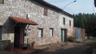 Haus in Laguna de Negrillos. Casa para reformar en laguna de los negrillos