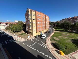 Appartement à Trobajo del camino. Acogedor piso en san andrés del rabanedo, ideal para entrar a vi