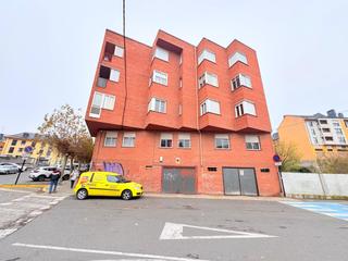 Appartement  Calle esteban puente. Piso con garaje junto a la plaza del ayuntamiento