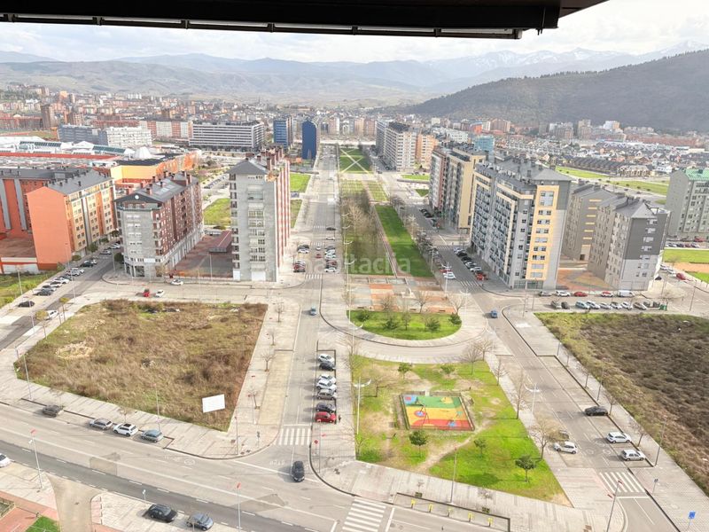 Foto ecb2a3c6-2d93-4067-98b5-71932960e418. Pis amb calefacció aparcament a Centro Ponferrada