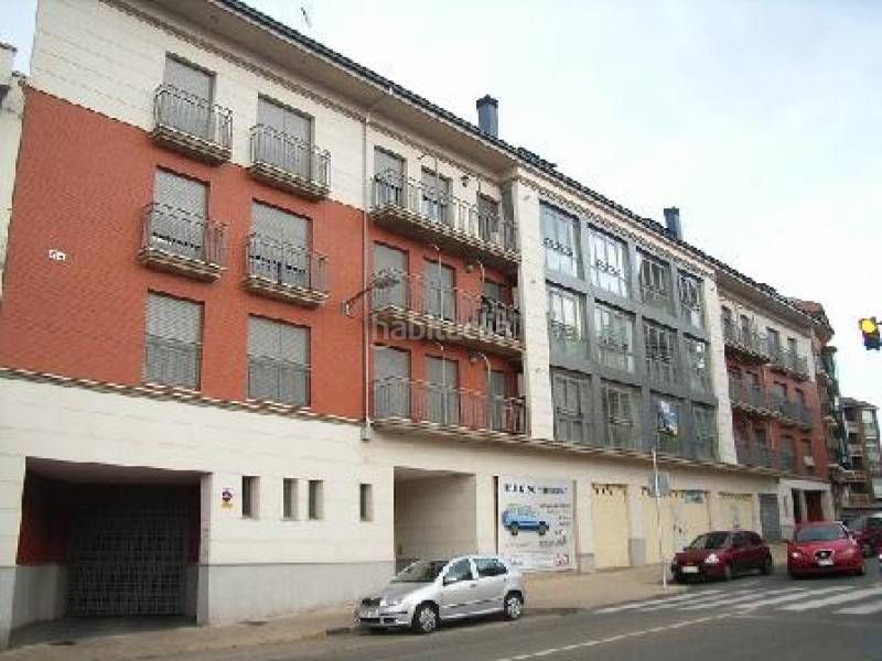 Foto e34d6529-621b-4f4d-adc6-91660f9ab242. Aparcament cotxe a Astorga