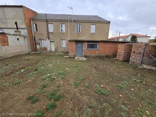 Bauernhof in Urdiales del Páramo. Casa para reformar en urdiales del paramo