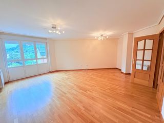 Miete Etagenwohnung  Calle batalla pavia. Gran piso en alquiler