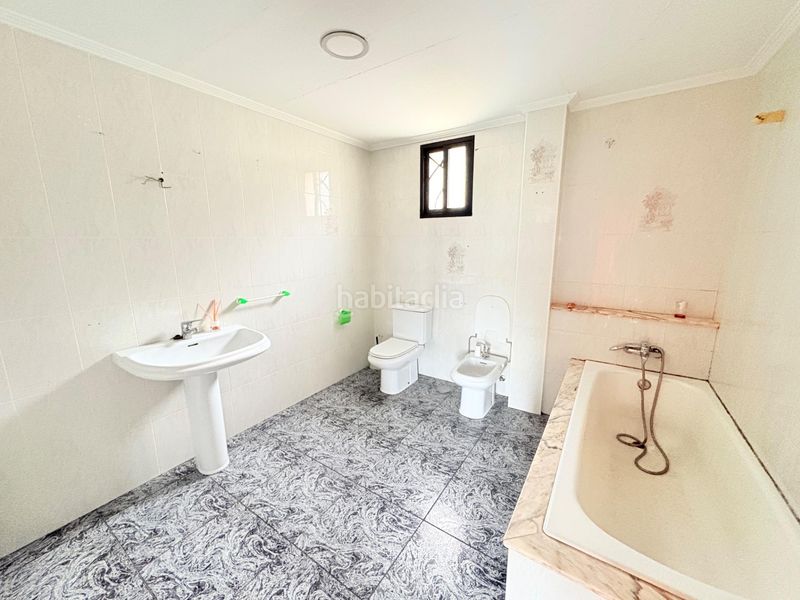 Foto efda7193-841c-4c57-8e5b-c7102cb9c1ac. Casa amb aparcament a Carracedelo