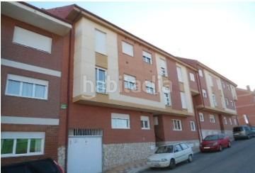 Foto f2e56653-7423-47d5-bc7a-c62ebd9cd065. Aparcament cotxe a Villaquilambre