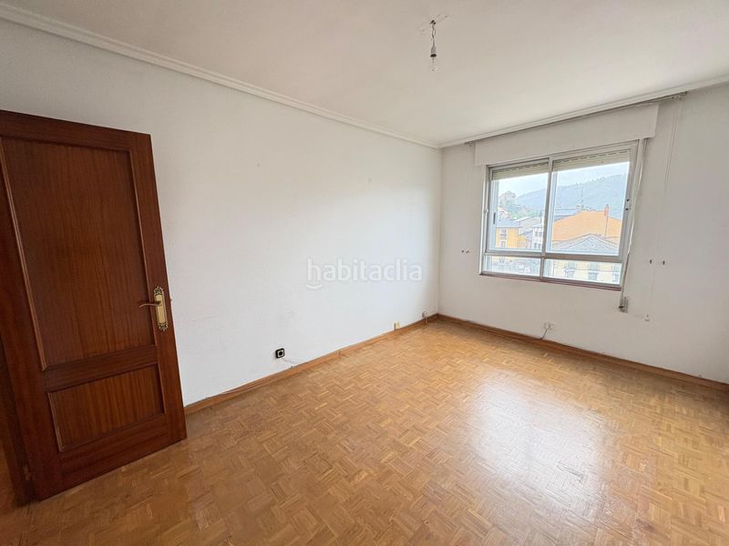 Foto c0bad6b9-74a0-4fa8-bed2-954a7b087ce7. Pis amb aparcament a Zona Alta Ponferrada