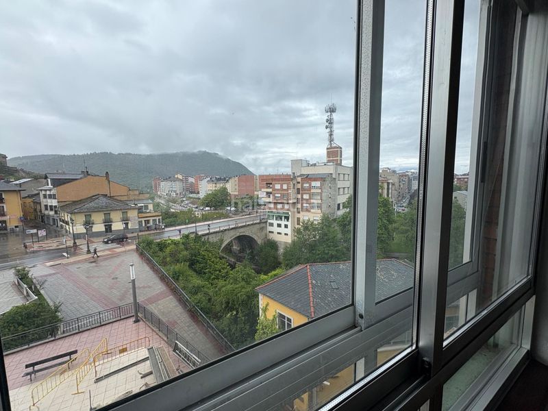 Foto ec47754f-a029-471e-af66-c8cc020056fc. Pis amb aparcament a Zona Alta Ponferrada