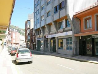 Geschäftsraum in Cistierna. Local comercial en cistierna