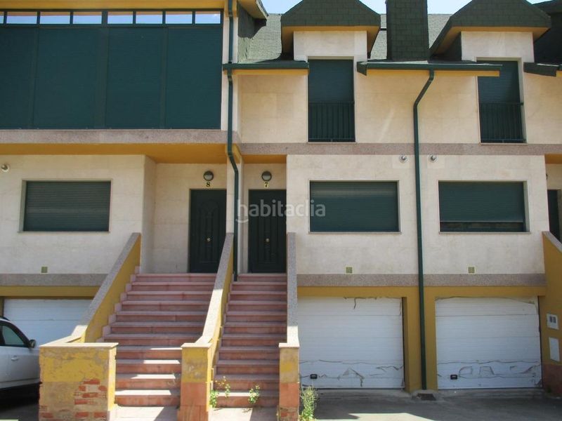 Foto 7147e07d-a8af-4d42-9e0f-34085f151903. Casa adossada amb calefacció aparcament a Robla (La)