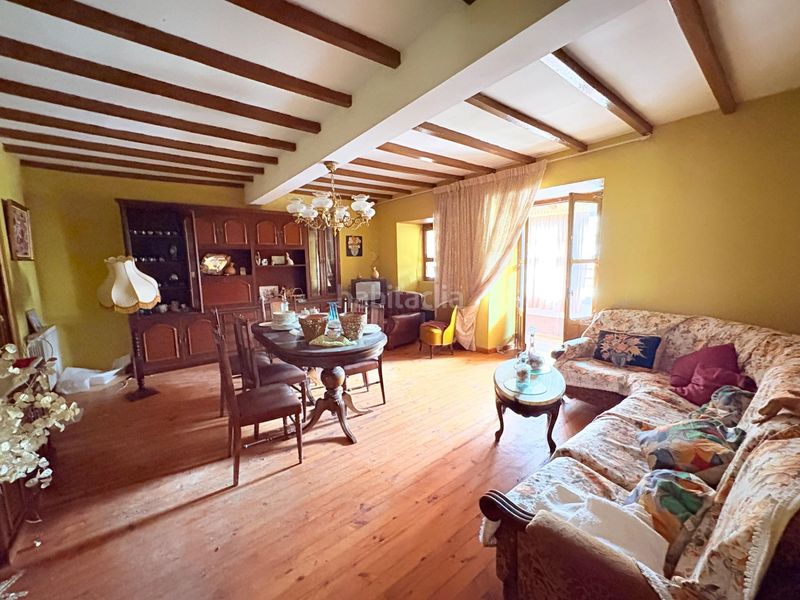 Foto eba3ffe3-1ce8-4725-94e3-8c53a4f75fc1. Casa amb calefacció a Vega de Valcarce