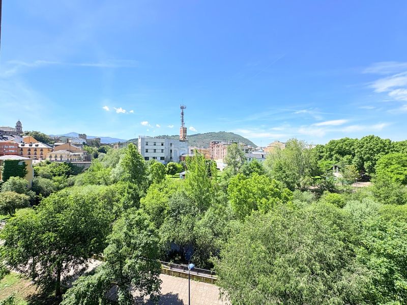 Foto 5d6319b9-8c35-4fa7-a66d-ce9d00e910f2. Pis a Zona Alta Ponferrada