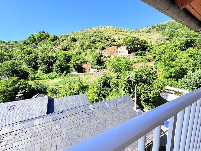 Foto b2012d70-4ce7-4824-a6bb-69713f41dd60. Casa amb calefacció a Área Rural Sur Ponferrada
