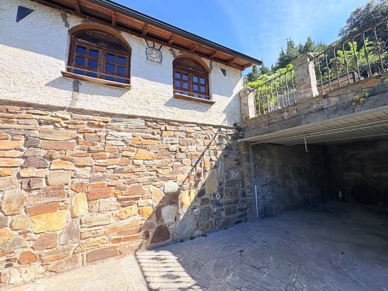Foto abdde70f-1a85-4b5d-a913-9b45868ef26e. Xalet amb calefacció aparcament a Arganza