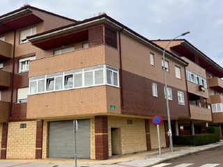 Geschäftsraum in Villaquilambre. Local comercial en navatejera