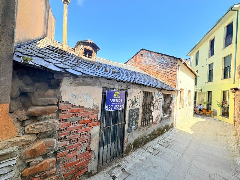 Foto fbf33875-d6af-4000-80a5-d0bb6cd95ea3. Casa a Zona Alta Ponferrada