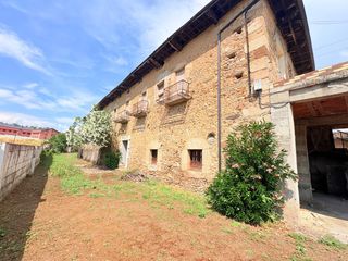 Xalet a Camponaraya. Increible casona de piedra en pleno camino de santiago