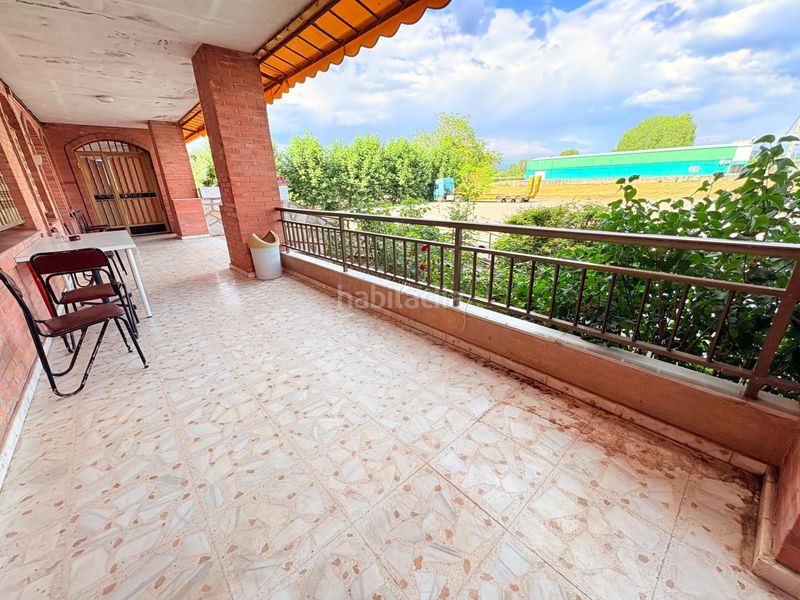 Foto e91953b9-2af4-44bc-83d7-fda5c00a075d. Edifici a Carracedelo