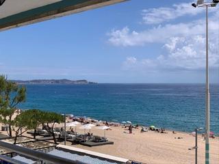 Apartament a Fenals. Duplex con vistas al mar