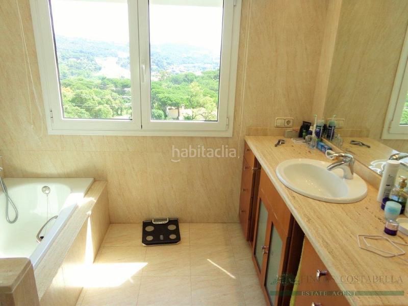 Foto 47004b05-967b-40c8-8430-b71727b37fbd. Xalet amb calefacció aparcament piscina a Serra Brava Lloret de Mar