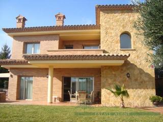 Casa a Fenals. Platja daro/casa