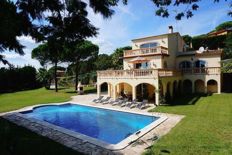 Foto 53ac6602-e705-4e40-bc86-6c36657855bf. Casa amb calefacció aparcament piscina a Fenals Platja d´Aro