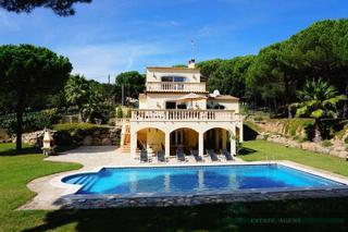 Maison à Fenals. Santa cristina darocasa