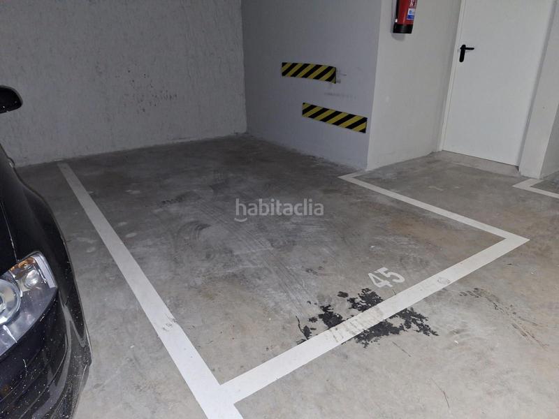 Foto 3a9d4075-f010-4945-bdae-db2de96421bd. Alquiler parking coche en viladomat 299 viladomat londres en Barcelona