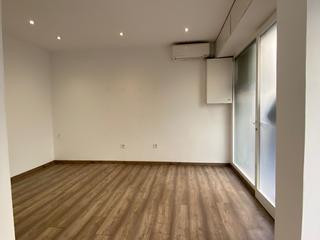 Lloguer Local Comercial a Roses-Castellbell. Joan xxiii  carrer de les roses